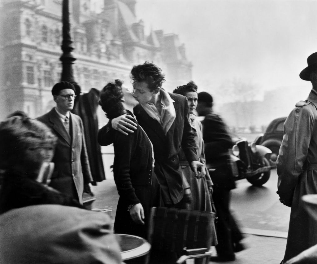 el-beso-del-hotel-de-ville-1950